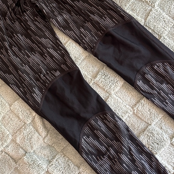 Nike Black and White Patterned Leggings - Picture 10 of 11